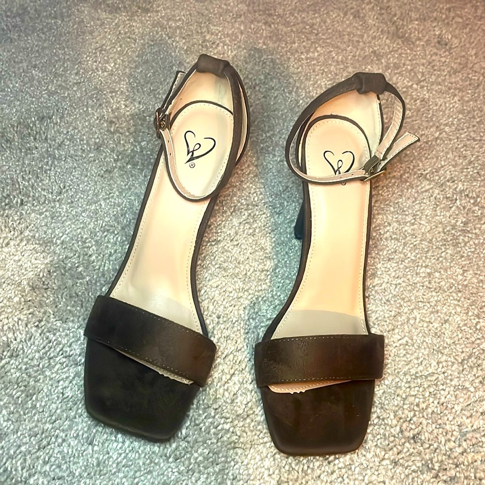 - Windsor brown high heels stiletto  faux suede 3 inch size 7
